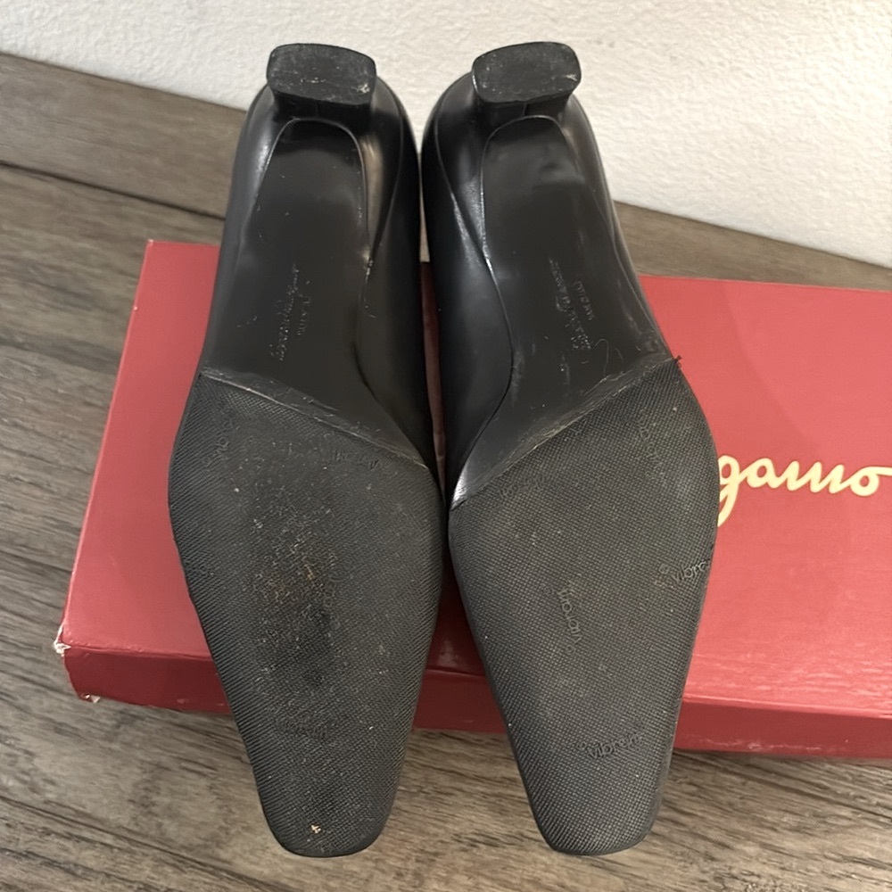 ❌SOLD❌ [Salvatore Ferragamo] Authenticated Leather Kitten Heel Pumps Women’s 5.0 - Picture 9 of 11